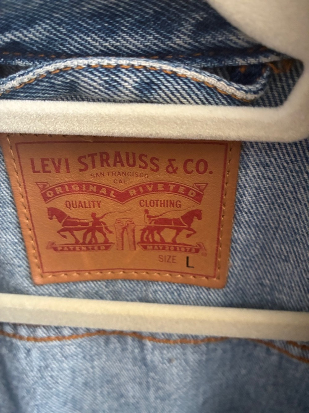 Levi's Light Wash Denim Trucker Jacket - Picture 2 of 4